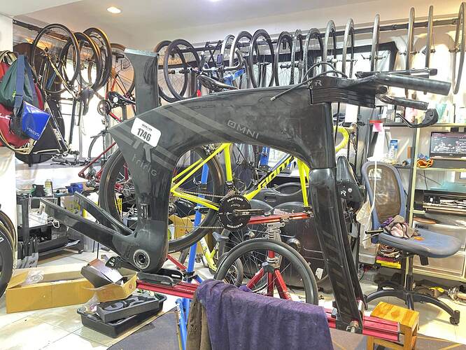 Messenger_creation_167cf8f9-f79d-4f3c-adb3-5e77186f6e1d