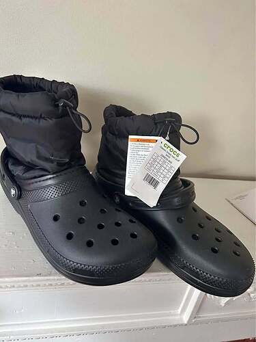 crocs