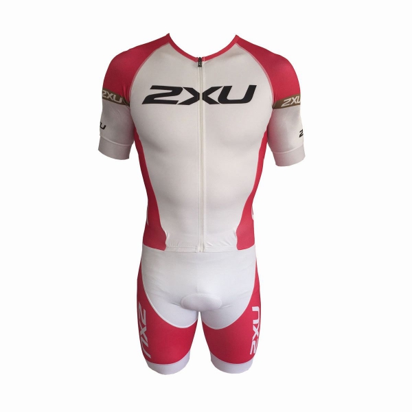 2XU_AERO_TRI_X_SKINSUIT__der_Sieger_TriSuit_von_Jan_Frodeno__MX3259d__Weiss_Rot.jpg